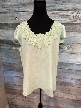 NWT Cato Mint Floral Appliqué Scoop Neck Top